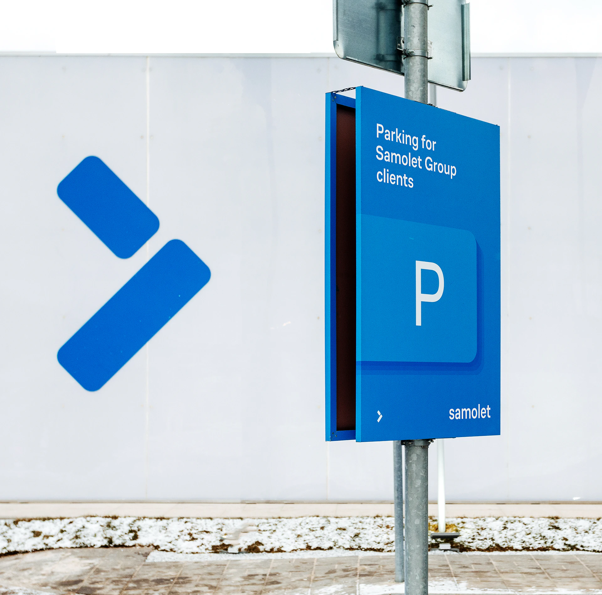 Parking sign for Samolet clients